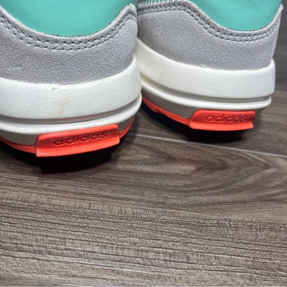 Adidas Womens Retrorun EH1858 White Casual Shoes Sneakers Size  11 - Picture 5 of 9